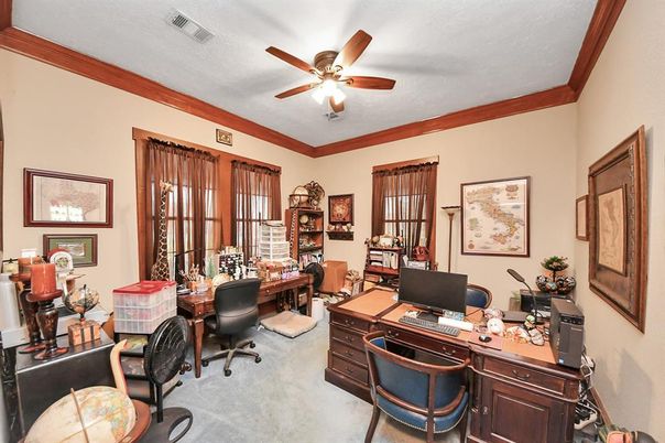 Home Office, Interior