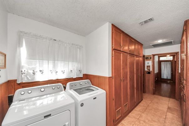 Interior, Washer, Wooden Walls