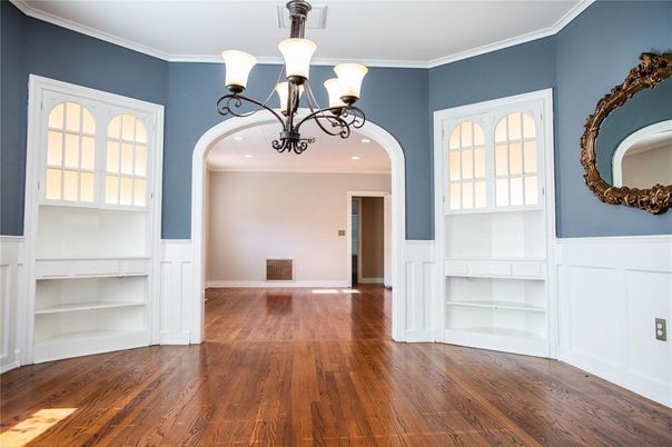 Chandelier, Empty room, Interior, Wood Texture Flooring