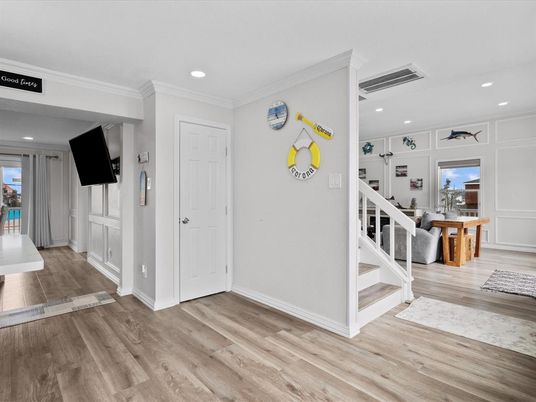 Interior, Recessed Lighting, Wood Texture Flooring