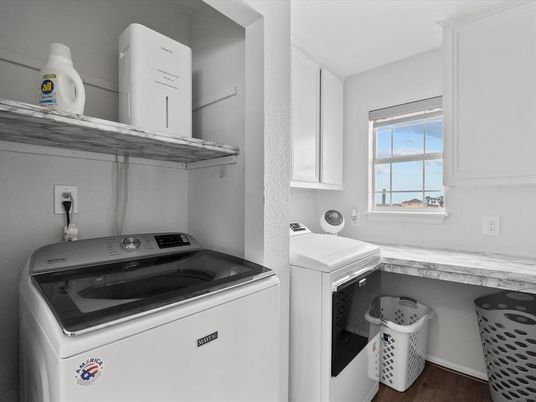 Interior, Washer, Wood Texture Flooring