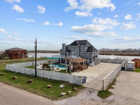 Exterior, Pool, Water