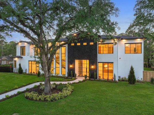 Backyard, Exterior, Facade, French Provincial