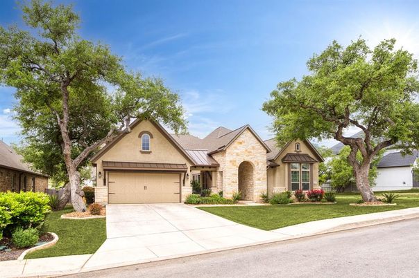 Attached, Exterior, Facade, Brick Traditional