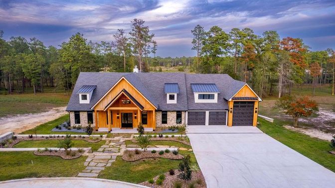 Attached, Exterior, Facade, Brick Traditional