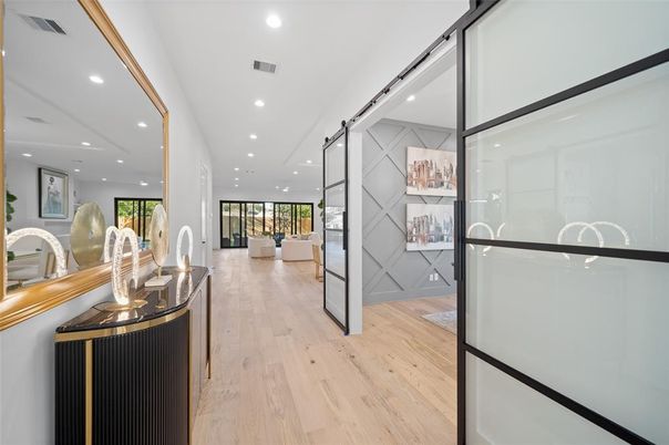 Interior, Recessed Lighting, Wood Texture Flooring
