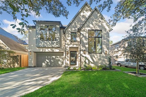 Attached, Exterior, Facade, Tudor Revival