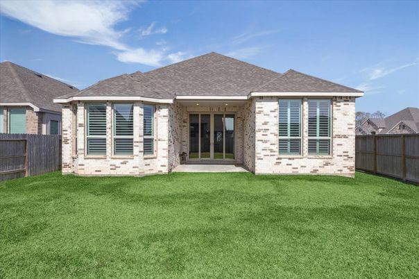 Backyard, Exterior, Facade, Ranch