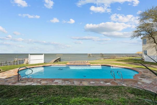 Exterior, Pool, Water
