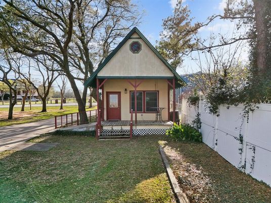 Backyard, Exterior, Facade, A Frame