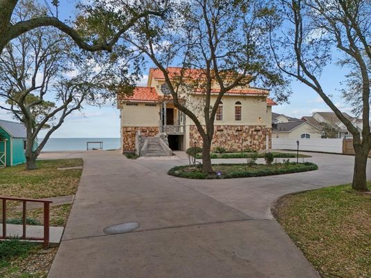Backyard, Exterior, Water