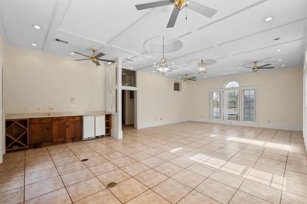 Empty room, Interior, Recessed Lighting