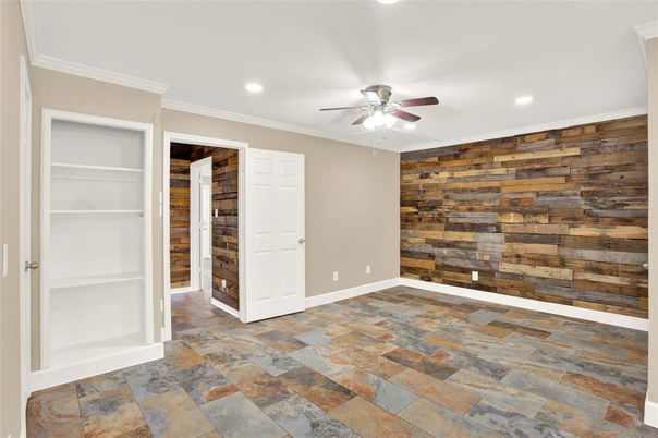 Empty room, Interior, Recessed Lighting, Wooden Walls