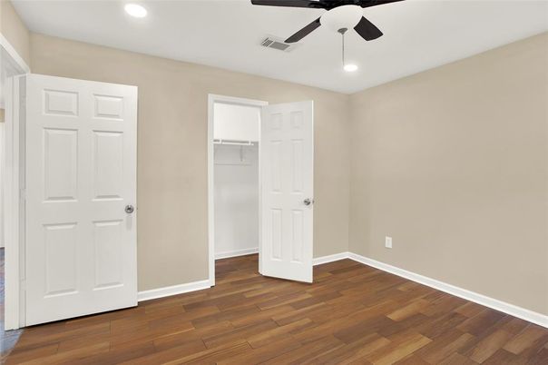 Empty room, Interior, Recessed Lighting, Wood Texture Flooring
