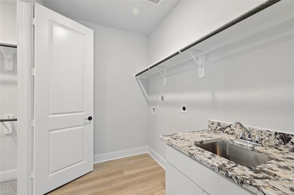 Interior, Walk-in Closets, Wood Texture Flooring