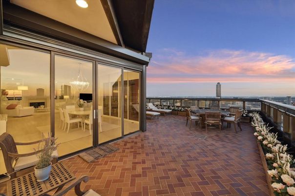 Exterior, Dining room, Other