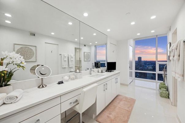 Bathroom, Dual Sink Vanities, Interior, Recessed Lighting
