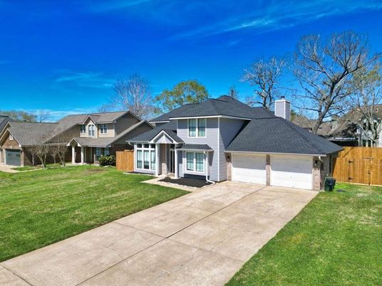Attached, Backyard, Exterior, Facade, American Craftsman