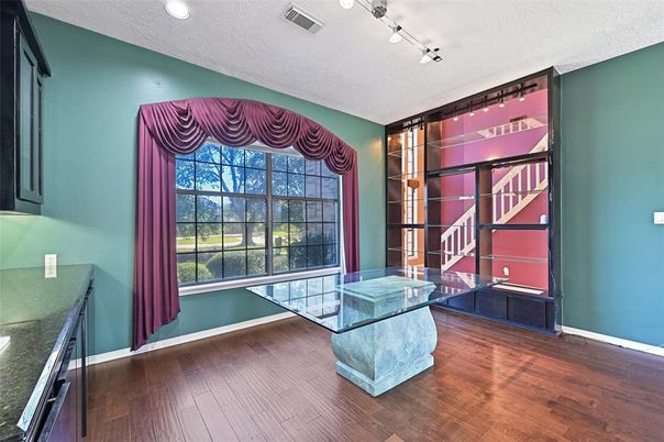 Interior, Recessed Lighting, Wood Texture Flooring