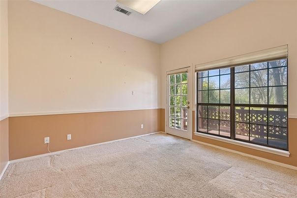 Empty room, Interior