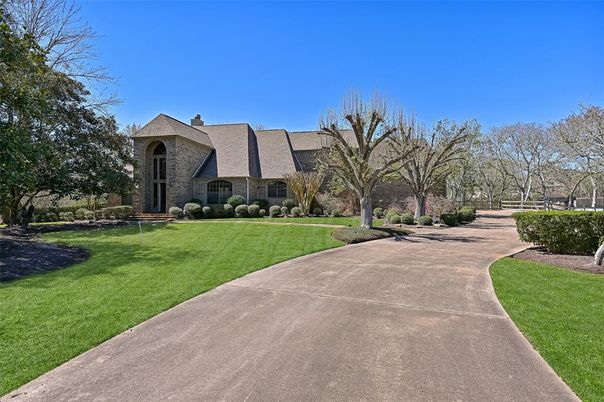 Backyard, Exterior, Facade, Brick Facade, French Provincial