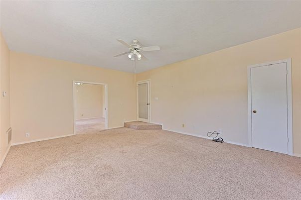 Empty room, Interior