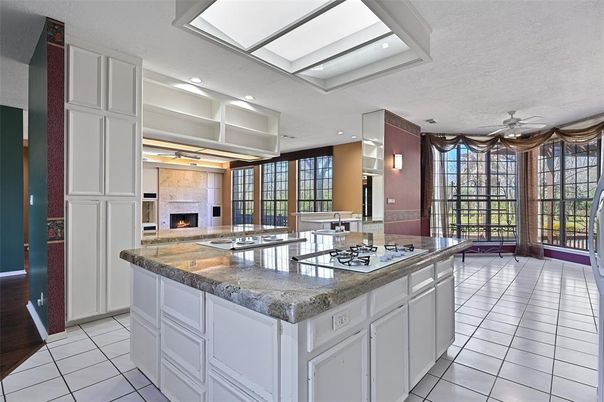 Fireplace, Interior, Kitchen, Recessed Lighting