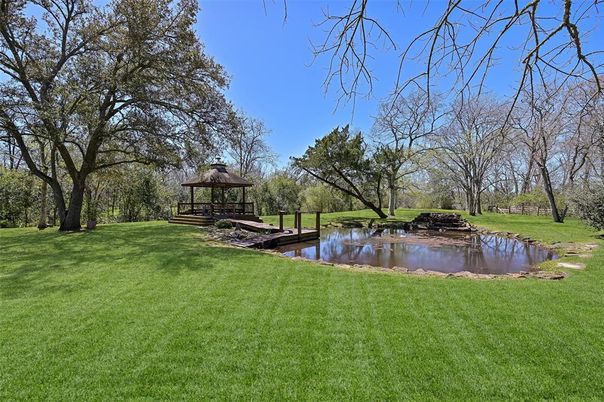 Exterior, Lake