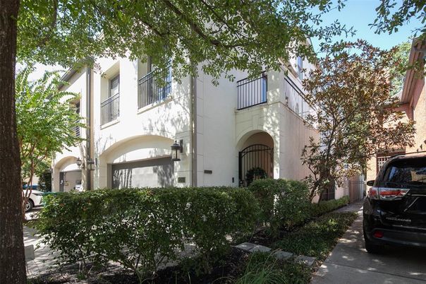 Exterior, Facade, Spanish Mediterranean