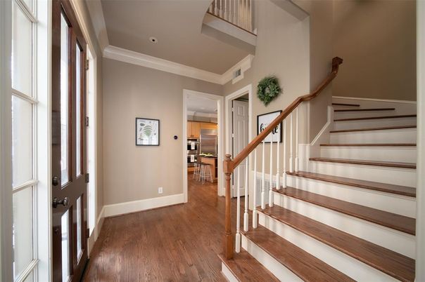 Interior, Recessed Lighting, Wood Texture Flooring