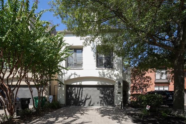 Attached, Exterior, Facade, Rowhouse