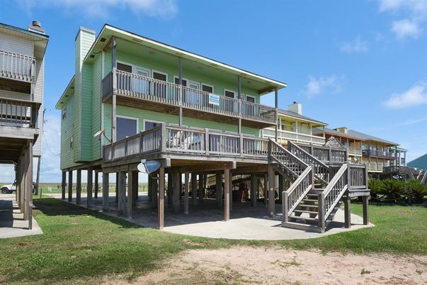 Backyard, Exterior, Facade, Condo Building