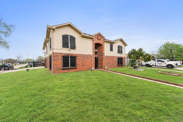 Backyard, Exterior, Facade, Brick Facade, Farmhouse