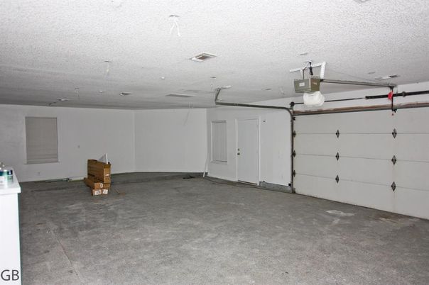 Garage, Interior