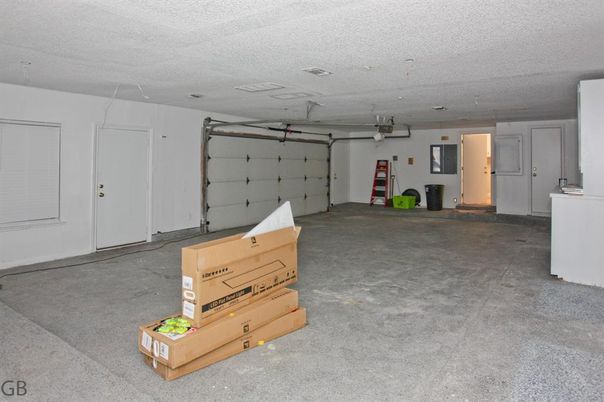 Garage, Interior