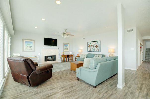 Fireplace, Interior, Living room, Recessed Lighting