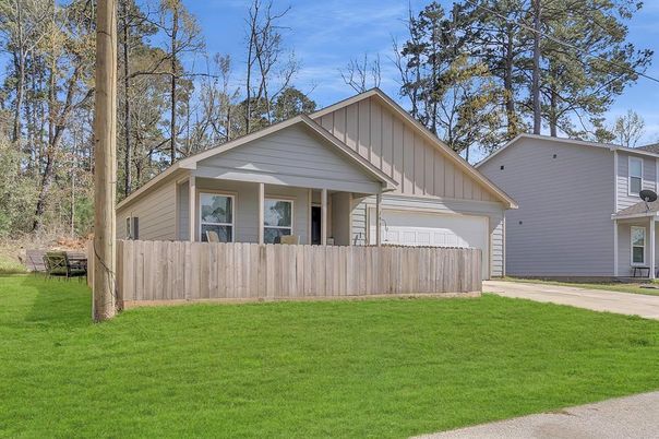 Attached, Exterior, Facade, Farmhouse
