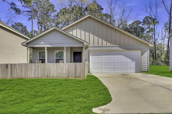 Attached, Exterior, Facade, American Craftsman