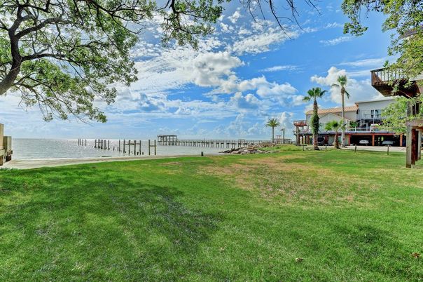Backyard, Exterior, Lake