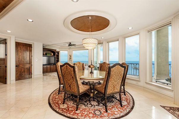 Dining room, Interior, Pendant Lights, Recessed Lighting, Water