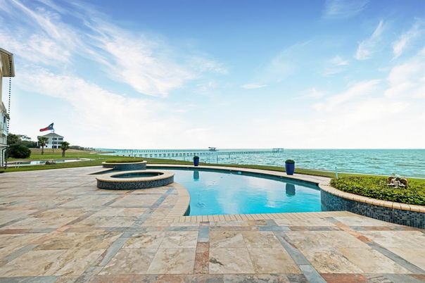 Exterior, Pool, Water