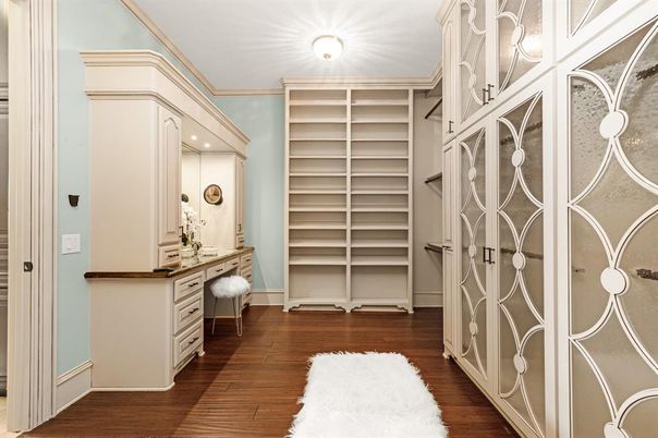 Interior, Walk-in Closets, Wood Texture Flooring