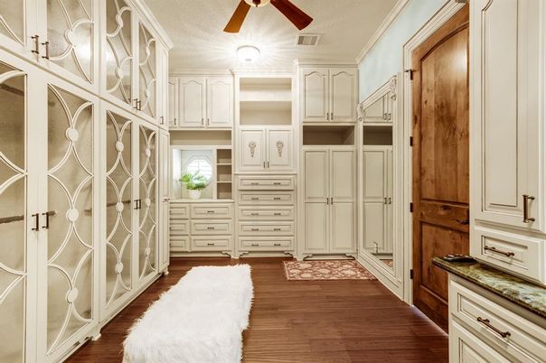 Interior, Walk-in Closets, Wood Texture Flooring