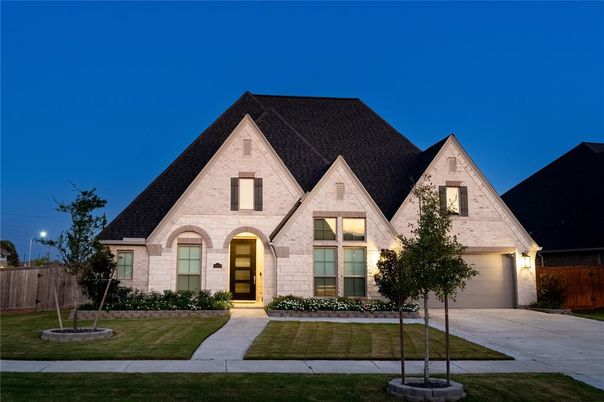 Attached, Exterior, Facade, French Provincial