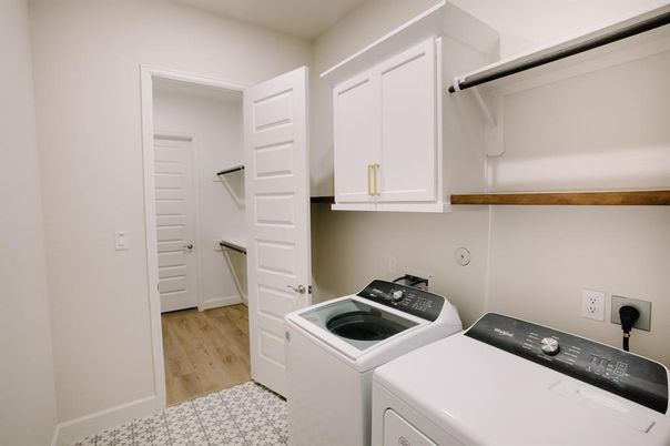 Interior, Utility Closets, Washer, Wood Texture Flooring