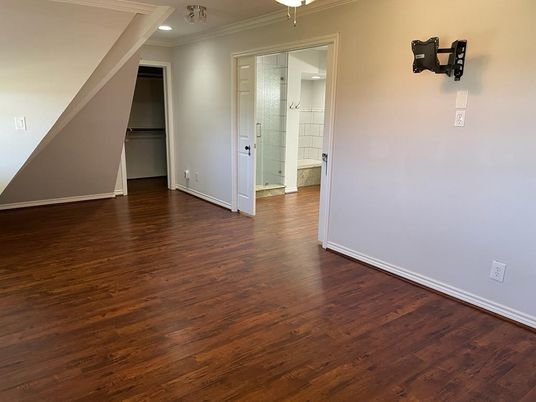 Empty room, Interior, Recessed Lighting, Wood Texture Flooring
