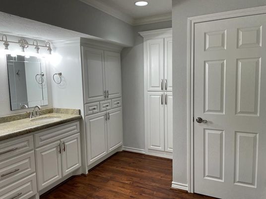Bathroom, Interior, Recessed Lighting, Wood Texture Flooring