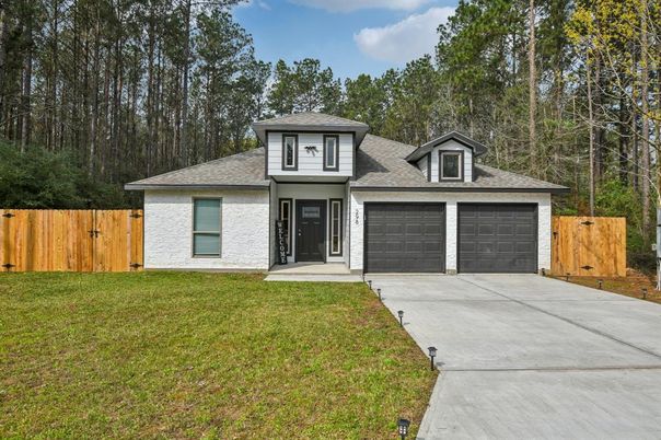 Attached, Exterior, Facade, Ranch