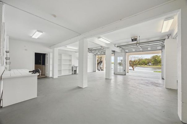 Garage, Interior