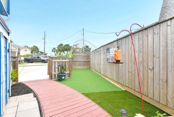Backyard, Exterior